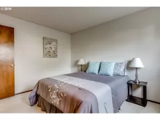 Photo #6: 19040811 Listing