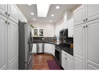 Photo #2: 19042317 Listing