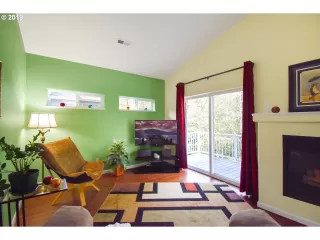 Photo #3: 19042317 Listing