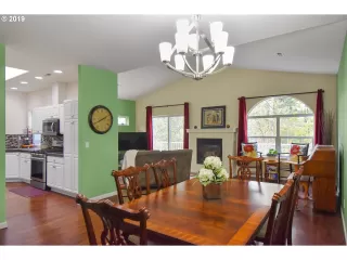 Photo #4: 19042317 Listing