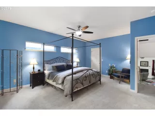 Photo #5: 19042317 Listing