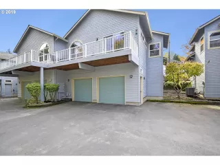 Photo #6: 19042317 Listing