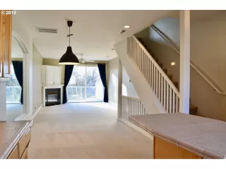 Photo #5: 19042961 Listing 