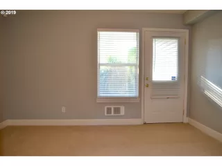 Photo #6: 19042961 Listing 