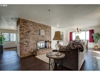 Photo #5: 19047718 Listing 