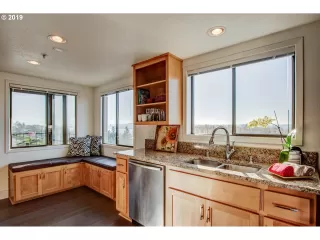 Photo #6: 19047718 Listing 