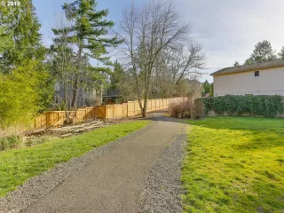 Photo #2: 19051315 Listing