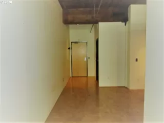 Photo #5: 19056815 Listing 