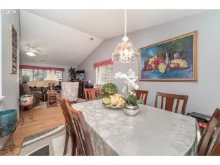 Photo #4: 19059657 Listing