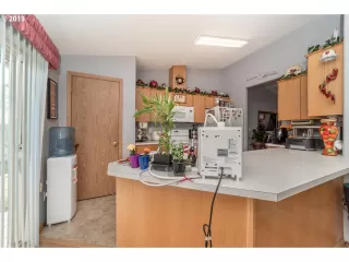 Photo #5: 19059657 Listing