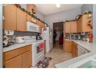 Photo #6: 19059657 Listing