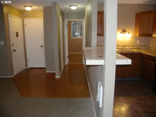 Photo #3: 19064697 Listing