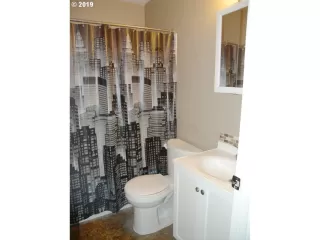 Photo #5: 19064697 Listing