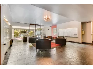 Photo #2: 19079306 Listing 