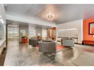 Photo #4: 19079306 Listing 