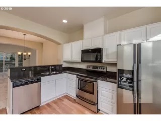 Photo #5: 19080013 Listing
