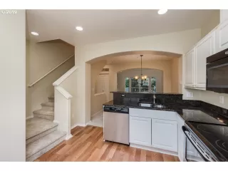 Photo #6: 19080013 Listing