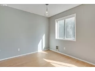 Photo #1: 19081401 Listing