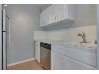 Photo #2: 19081401 Listing