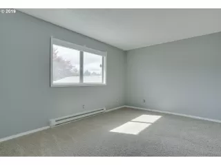 Photo #6: 19081401 Listing