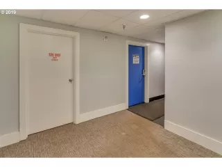 Photo #1: 19081782 Listing