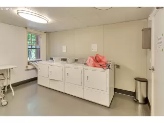 Photo #2: 19081782 Listing