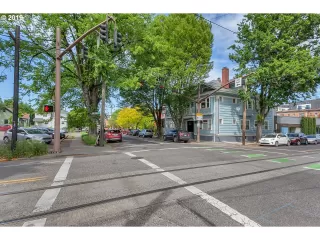 Photo #4: 19081782 Listing