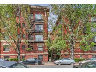 Photo #5: 19081782 Listing