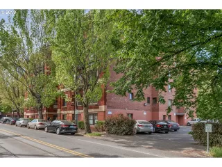 Photo #6: 19081782 Listing