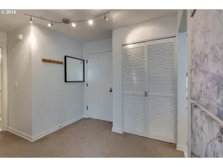 Photo #3: 19083243 Listing