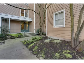 Photo #5: 19083243 Listing