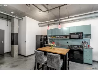 Photo #5: 19083932 Listing 