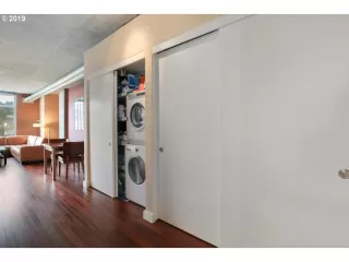 Photo #4: 19091763 Listing
