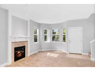 Photo #2: 19096156 Listing