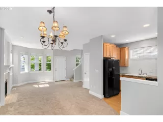 Photo #3: 19096156 Listing