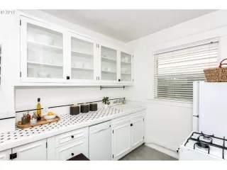 Photo #4: 19096869 Listing