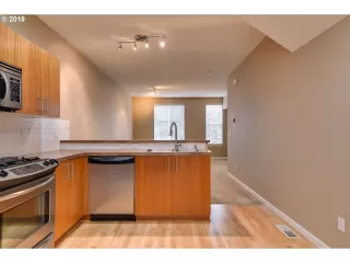 Photo #2: 19097322 Listing 