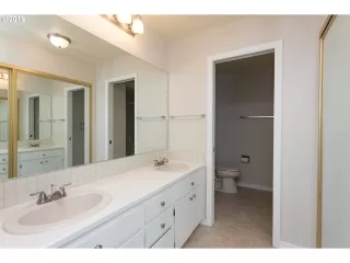 Photo #3: 19102983 Listing