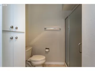 Photo #4: 19102983 Listing