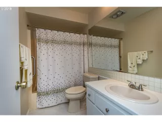 Photo #6: 19102983 Listing