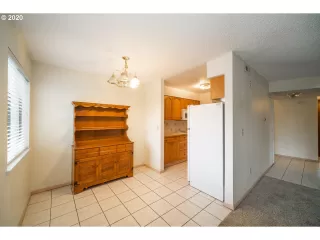 Photo #4: 19103420 Listing