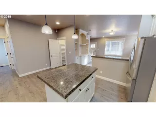 Photo #4: 19111329 Listing 