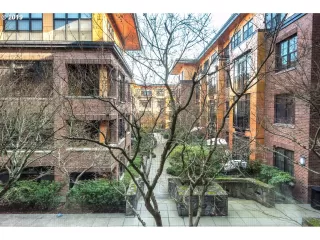 Photo #3: 19112428 Listing