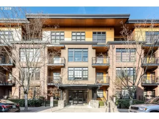 Photo #4: 19112428 Listing