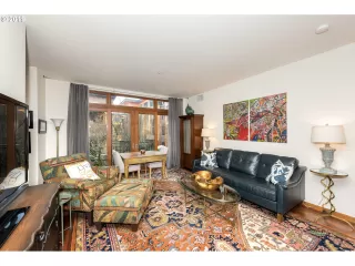 Photo #6: 19112428 Listing