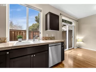 Photo #5: 191135734 Listing 