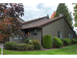 Photo #4: 19117300 Listing