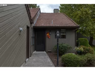 Photo #5: 19117300 Listing