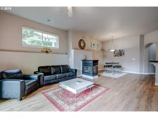 Photo #2: 19118203 Listing