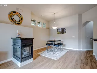 Photo #4: 19118203 Listing